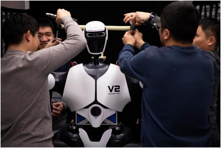 兩會新華鮮報｜從“互聯(lián)網(wǎng)+”到“人工智能+”，中國大市場向“新”而行